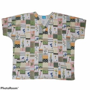 Scrub H.Q. V-Neck Design Floral Scrub Top